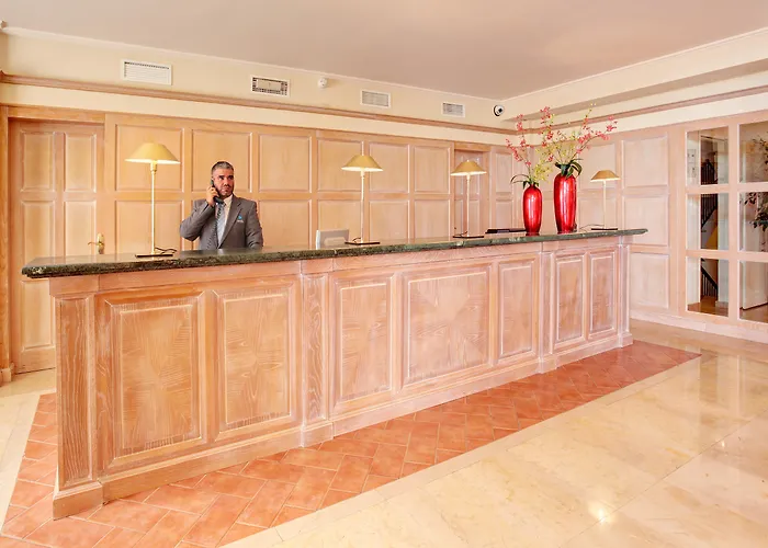 玛卡乐拉套房及spa格如波酒店