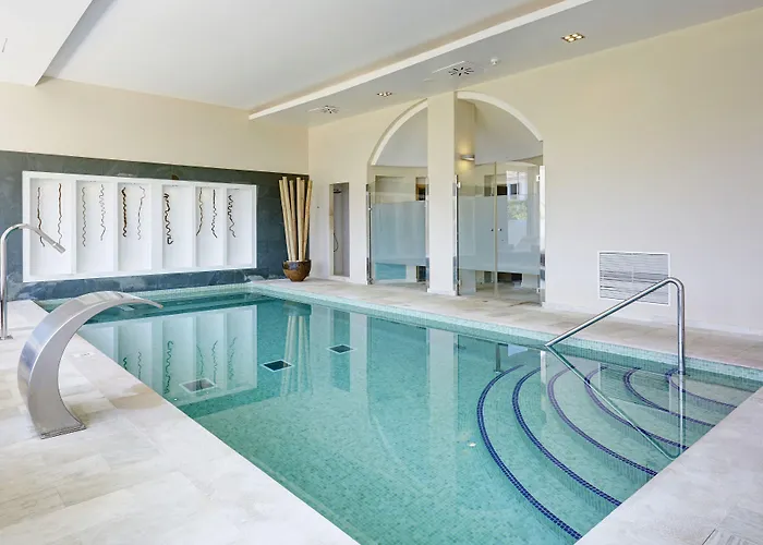 玛卡乐拉套房及spa格如波酒店