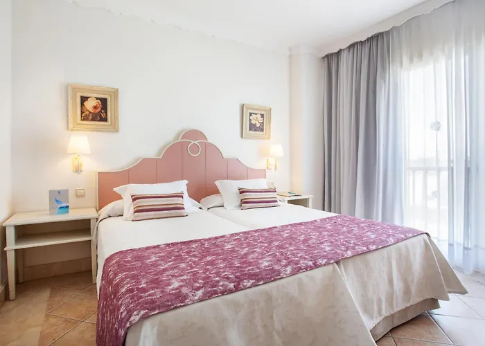 Grupotel Macarella & סון קסוריגואה