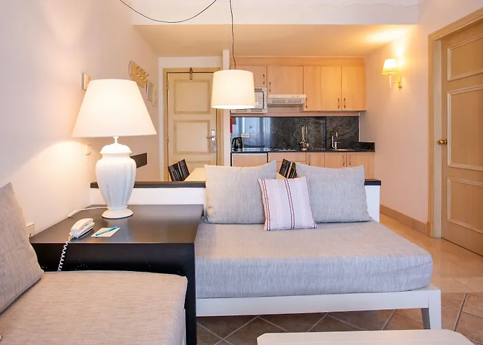 Grupotel Macarella & מלון דירות 4*