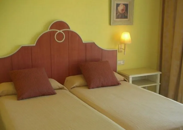 Grupotel Macarella & מלון דירות 4*